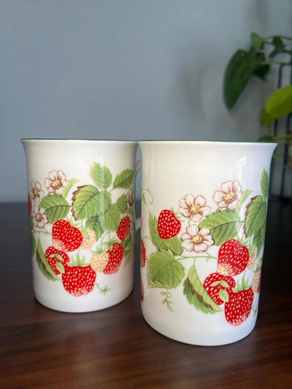 2 'Strawberry Fruit Garden' 1990 mugs. Roy Kirkham fine bone china. - Picture 6 of 13